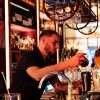barman-bar-qlique-amsterdam-restaurant-bar-pijp-leuk-teama